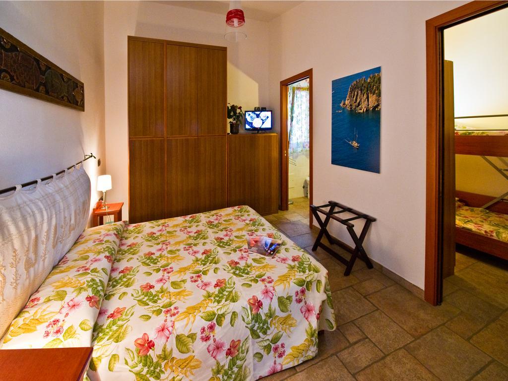 Villaggio Camping Spiaggia Del Riso Villasimius Rum bild