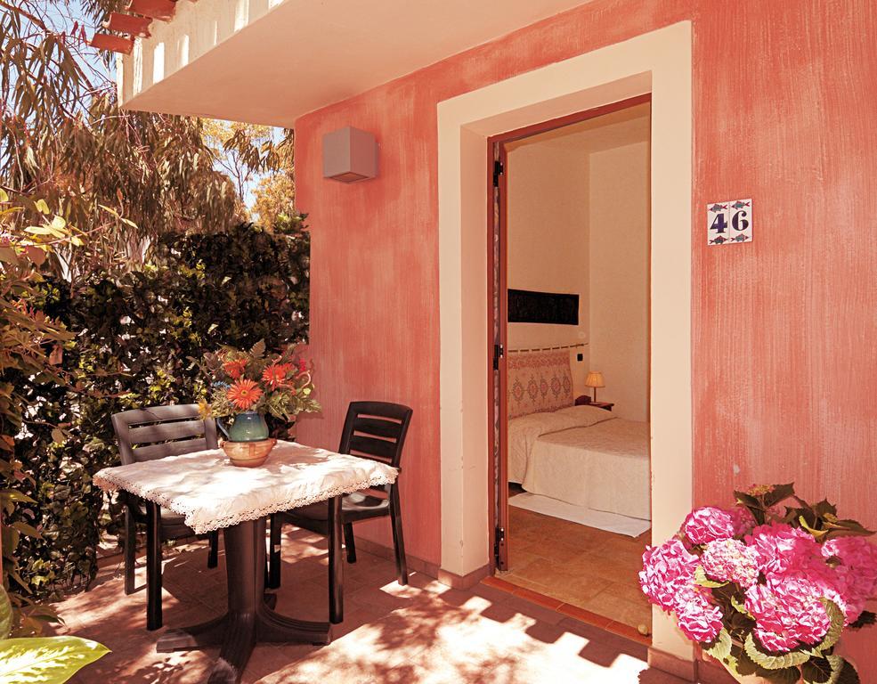 Villaggio Camping Spiaggia Del Riso Villasimius Exteriör bild